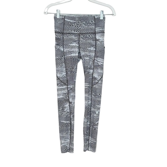 Lululemon In Movement Size 4 Crop Everlux 19" Swerve Vapor Metal Grey Legging - Picture 2 of 9